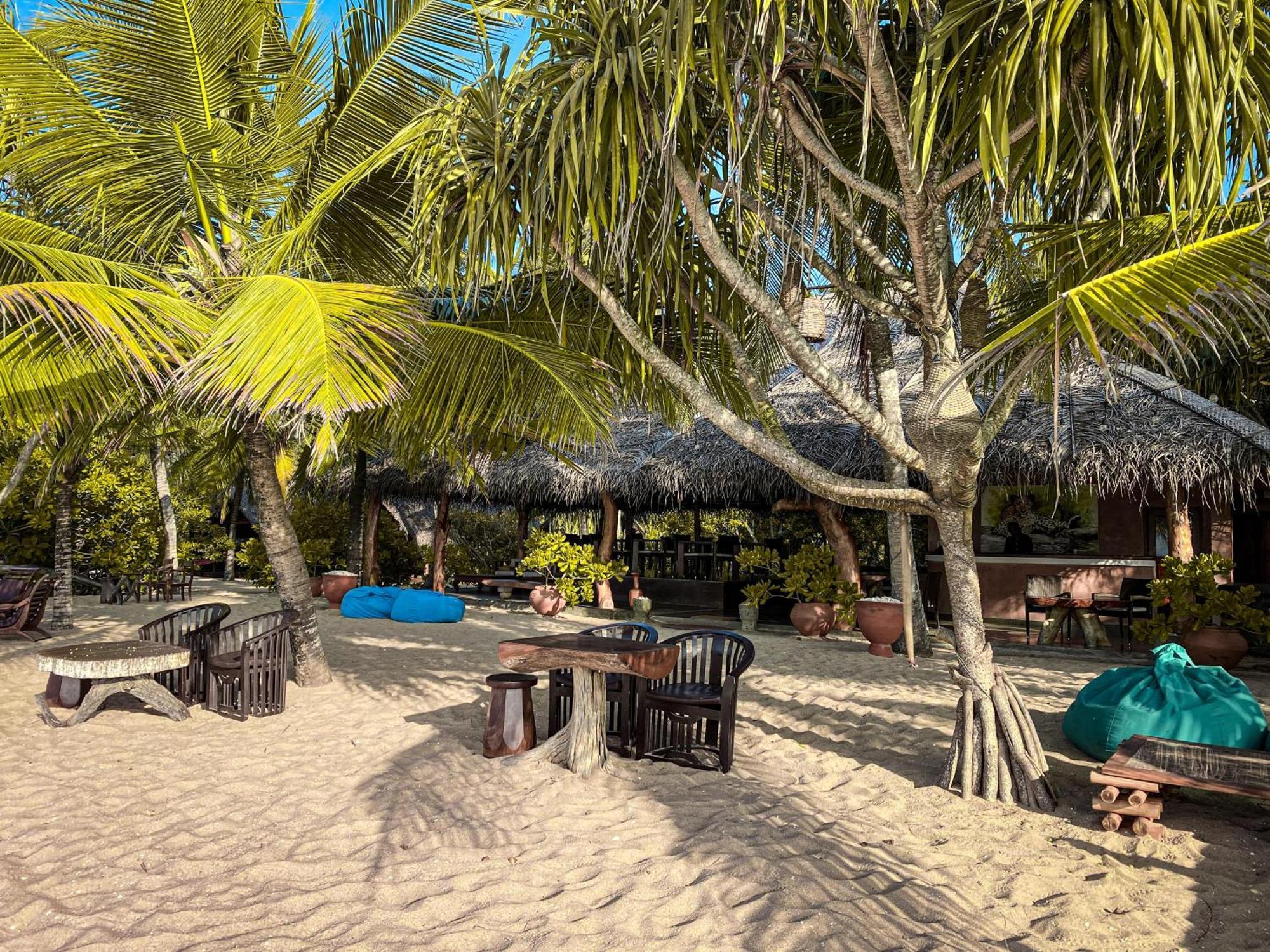 Mangrove Beach Cabana Тангале Екстериор снимка