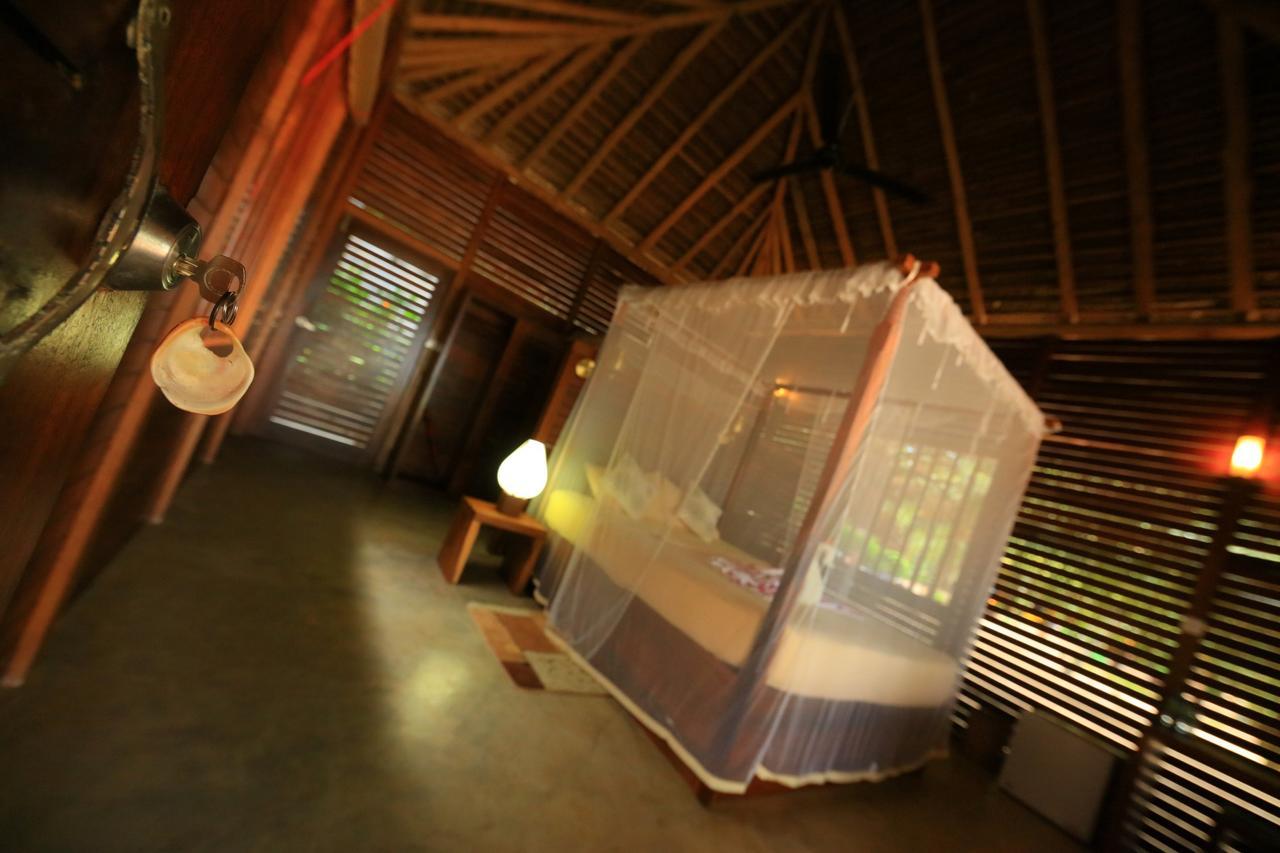Mangrove Beach Cabana Тангале Екстериор снимка
